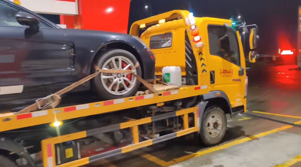 九原行车途中遇到突发状况该如何呼叫道路救援？
